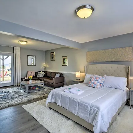 Cozy Port Orchard Home With Grill And Fire Pit!